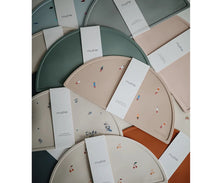 Carica l'immagine nel visualizzatore di Gallery, MUSHIE TOVAGLIETTA SILICONE